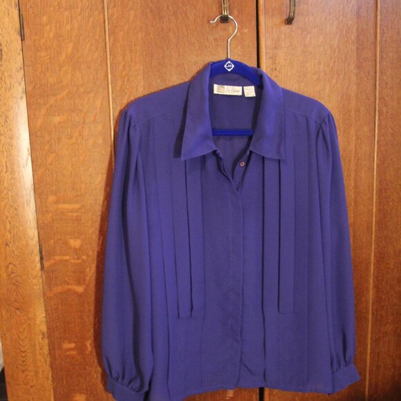 Blouse, buttons in the front. Size 22W. La Blouse brand. Good condition. - Picture 1 of 7